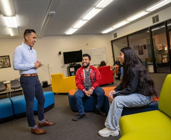 学生s in the Center for Identity and Inclusion